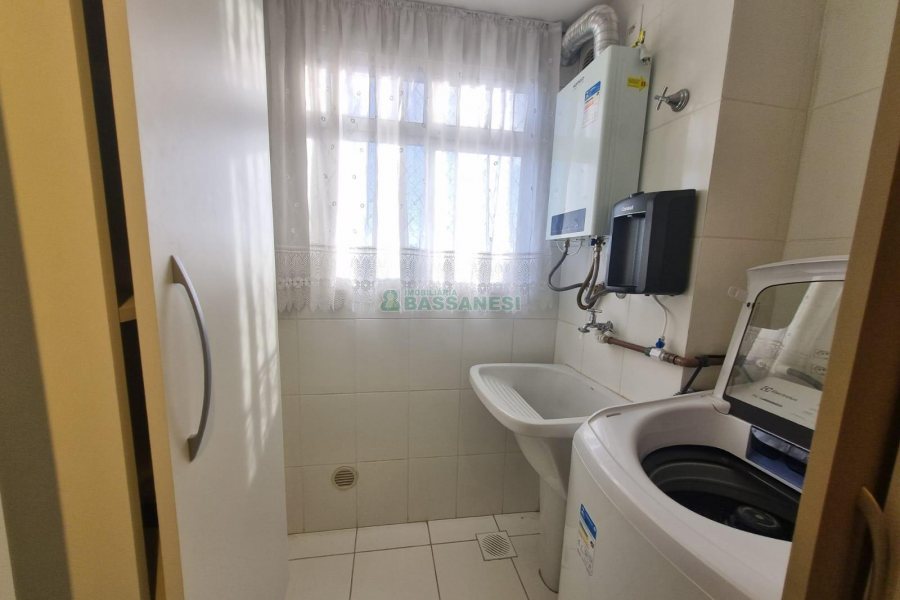 Apto Mobiliado com 60m², 2 dormitórios, 1 vaga, no bairro Lourdes em Caxias do Sul para Alugar