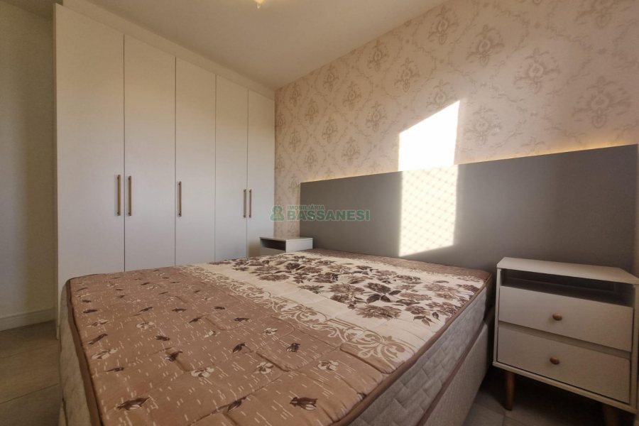 Apto Mobiliado com 60m², 2 dormitórios, 1 vaga, no bairro Lourdes em Caxias do Sul para Alugar