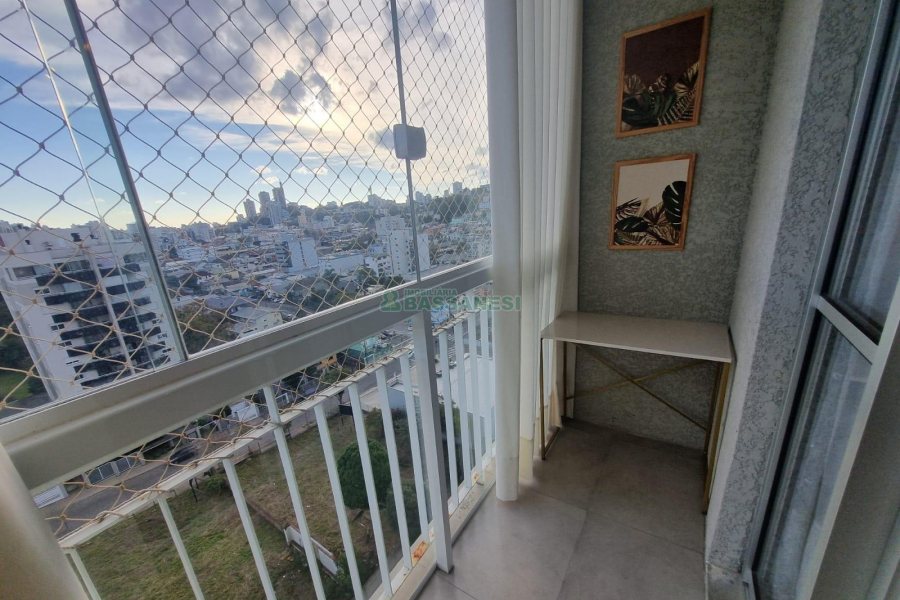 Apto Mobiliado com 60m², 2 dormitórios, 1 vaga, no bairro Lourdes em Caxias do Sul para Alugar