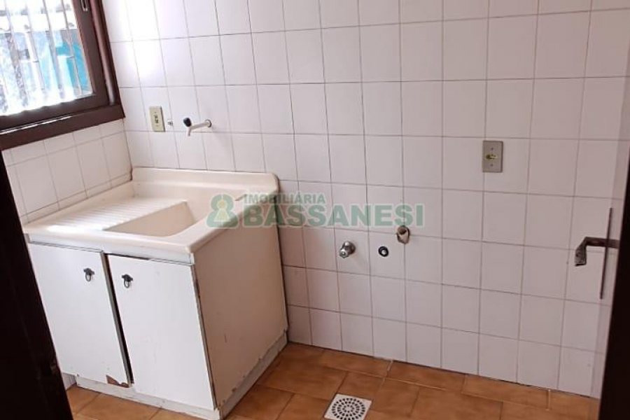 Apartamento com 93m², 2 dormitórios, 1 vaga, no bairro Lourdes em Caxias do Sul para Alugar