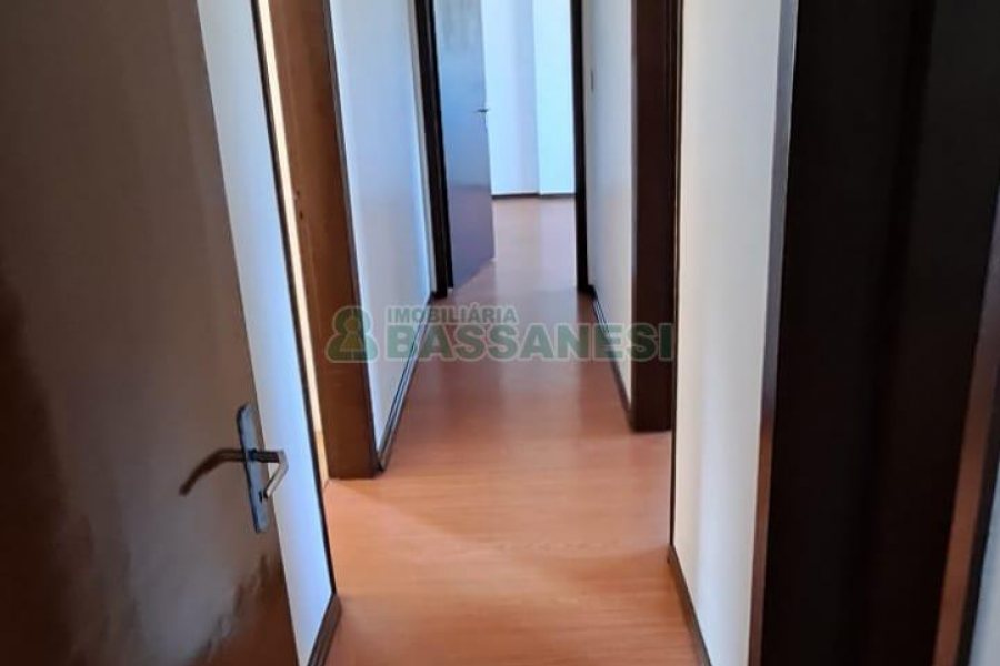 Apartamento com 93m², 2 dormitórios, 1 vaga, no bairro Lourdes em Caxias do Sul para Alugar