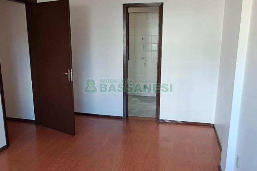 Apartamento com 93m², 2 dormitórios, 1 vaga, no bairro Lourdes em Caxias do Sul para Alugar