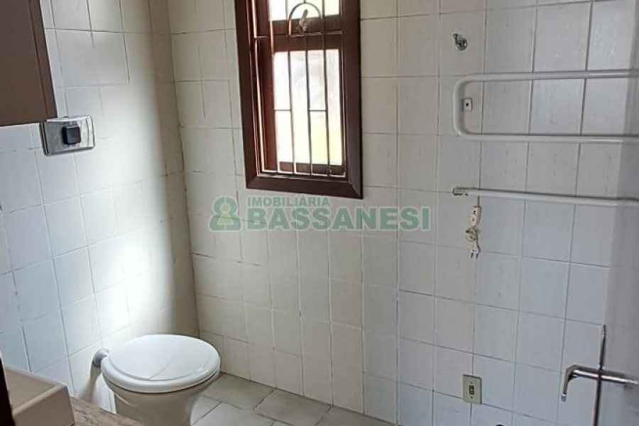 Apartamento com 93m², 2 dormitórios, 1 vaga, no bairro Lourdes em Caxias do Sul para Alugar