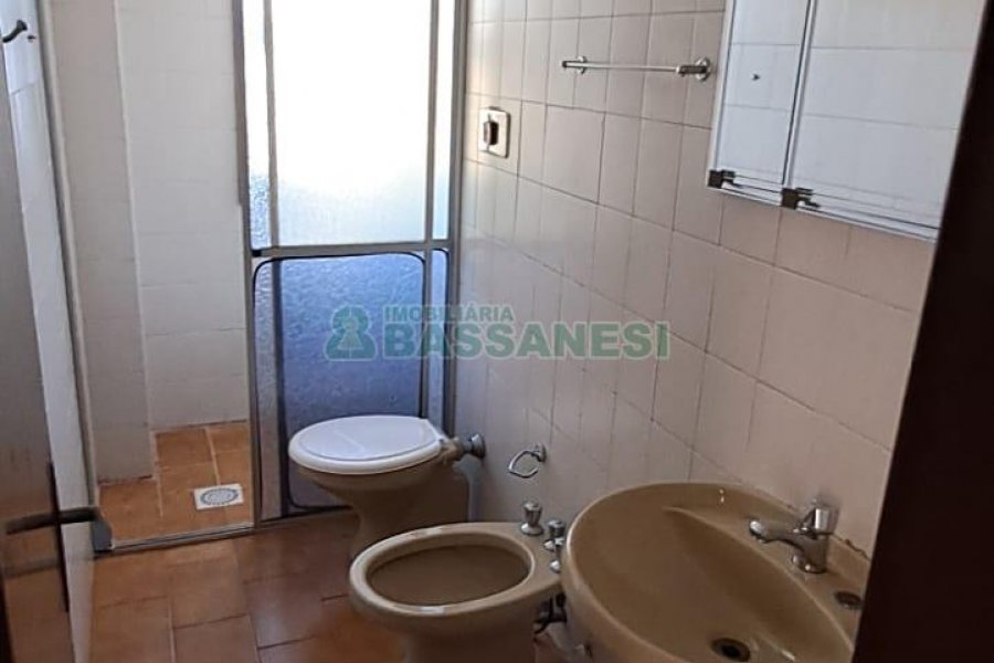 Apartamento com 93m², 2 dormitórios, 1 vaga, no bairro Lourdes em Caxias do Sul para Alugar