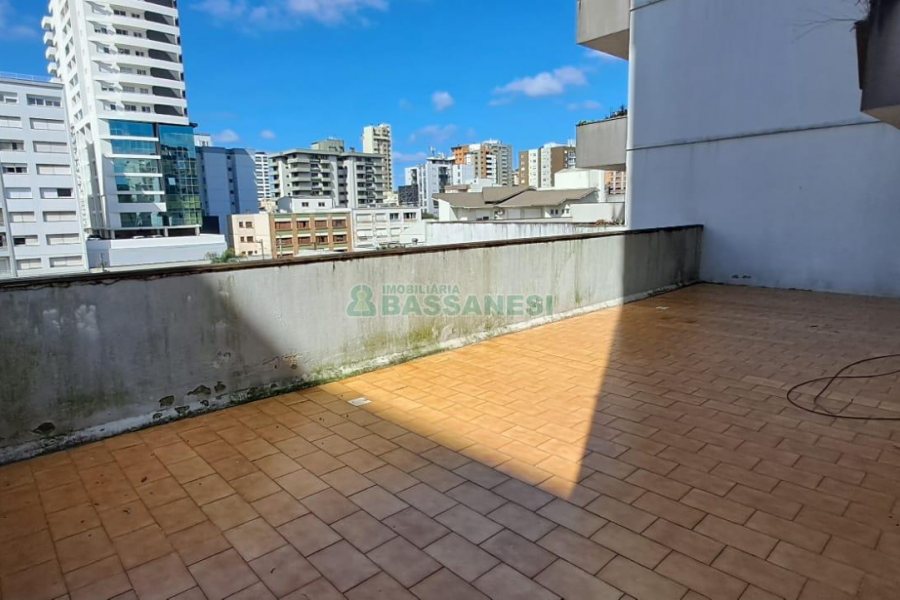 Apartamento com 93m², 2 dormitórios, 1 vaga, no bairro Lourdes em Caxias do Sul para Alugar
