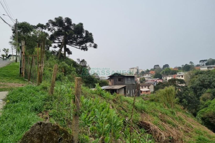 Terreno com 870m², no bairro Bela Vista em Caxias do Sul para Comprar