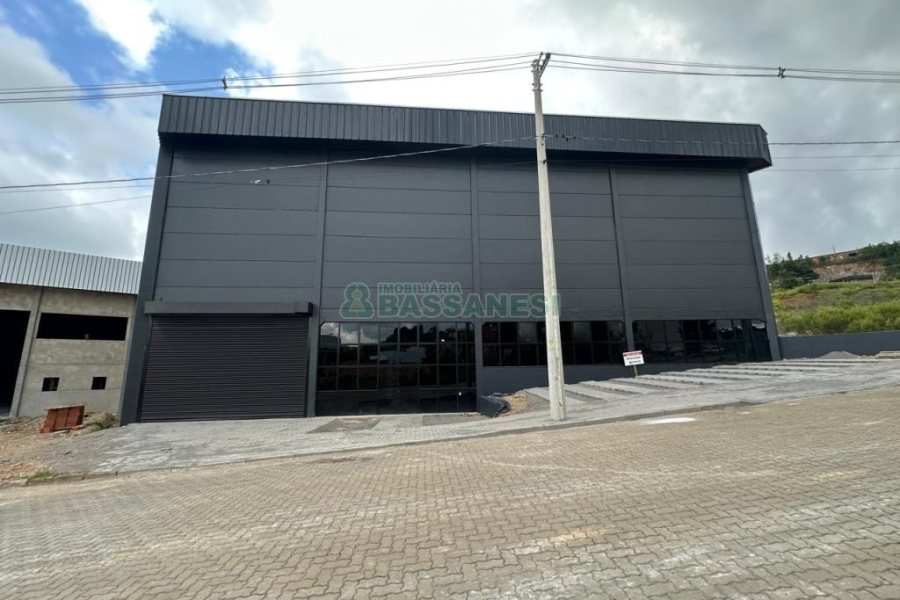 Pavilhão com 742m², no bairro Jardim das Hortências em Caxias do Sul para Alugar