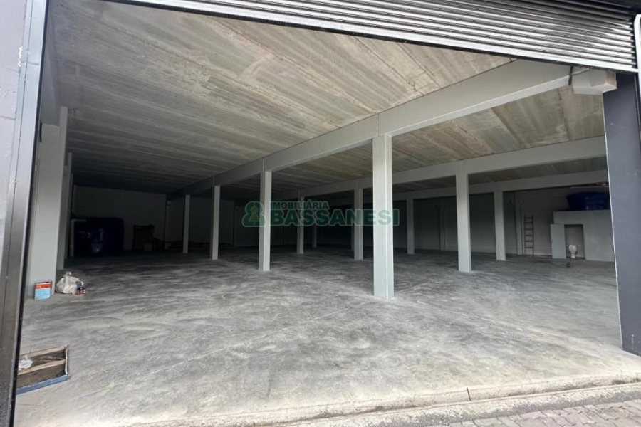 Pavilhão com 742m², no bairro Jardim das Hortências em Caxias do Sul para Alugar