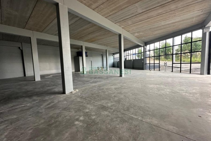 Pavilhão com 742m², no bairro Jardim das Hortências em Caxias do Sul para Alugar