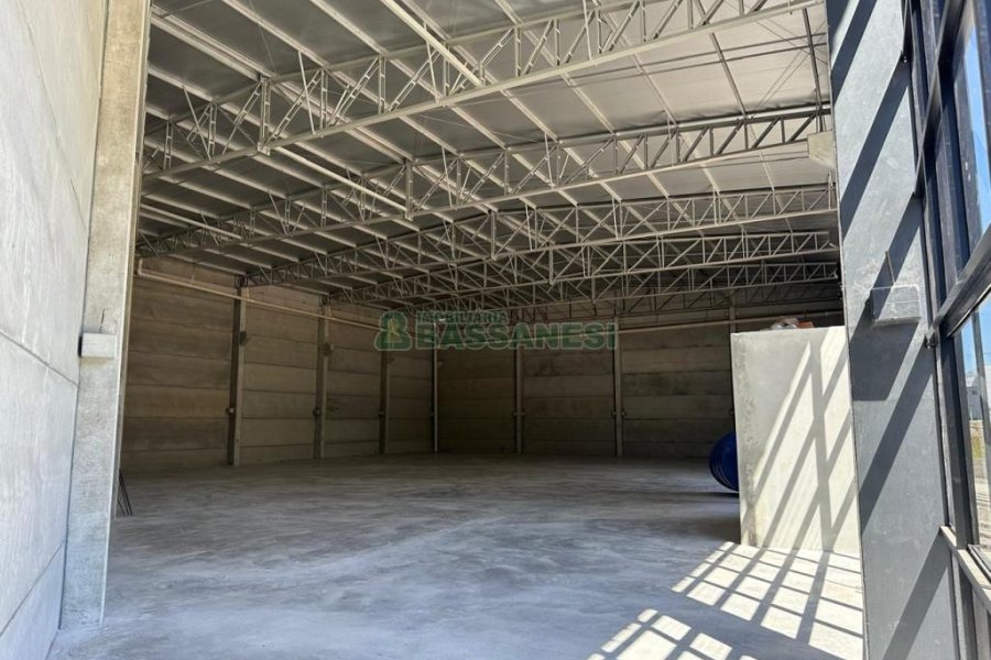 Pavilhão com 1500m², no bairro Jardim das Hortências em Caxias do Sul para Alugar