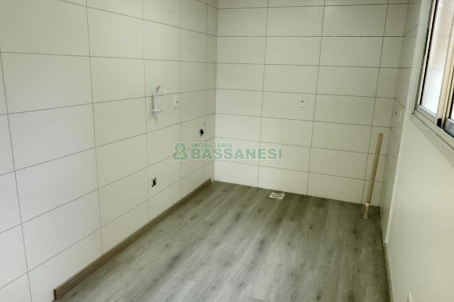 Apartamento com 44m², 2 dormitórios, 1 vaga, no bairro Desvio Rizzo em Caxias do Sul para Comprar