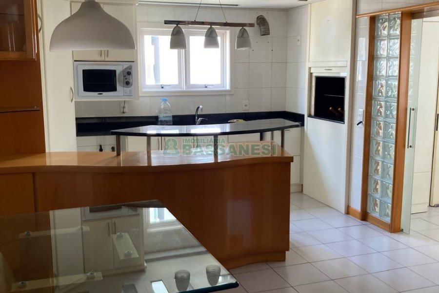 Apto Mobiliado com 141m², 3 dormitórios, 2 vagas, no bairro Panazzolo em Caxias do Sul para Alugar