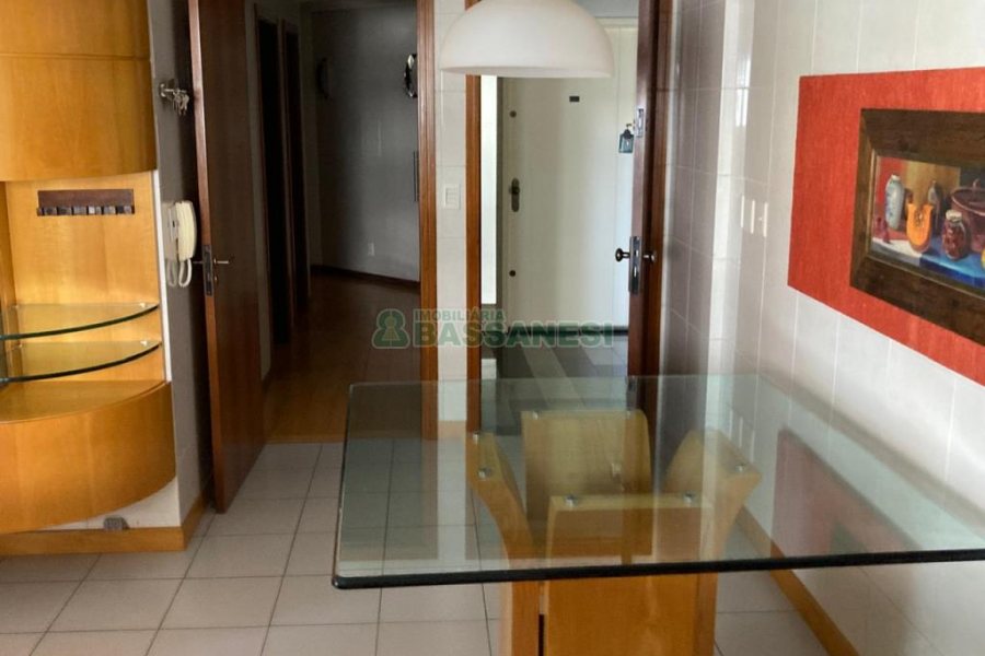 Apto Mobiliado com 141m², 3 dormitórios, 2 vagas, no bairro Panazzolo em Caxias do Sul para Alugar