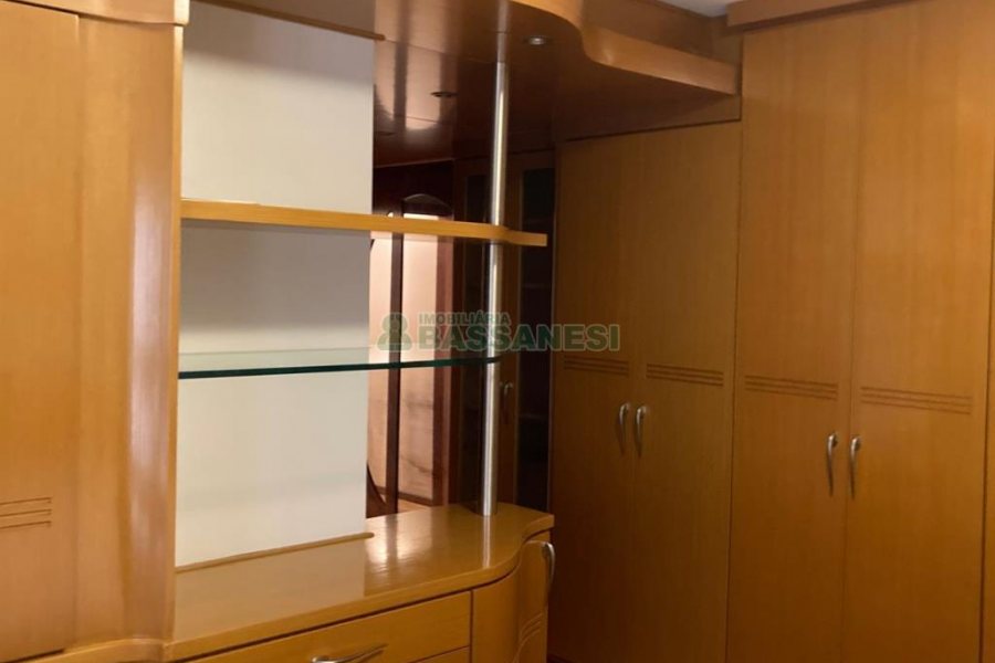 Apto Mobiliado com 141m², 3 dormitórios, 2 vagas, no bairro Panazzolo em Caxias do Sul para Alugar