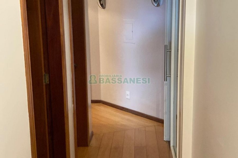 Apto Mobiliado com 141m², 3 dormitórios, 2 vagas, no bairro Panazzolo em Caxias do Sul para Alugar