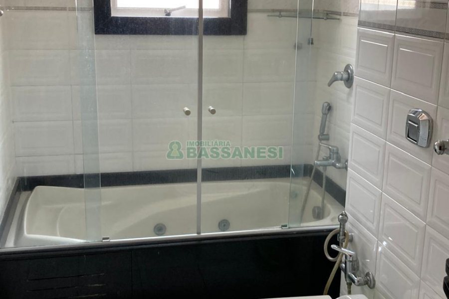 Apto Mobiliado com 141m², 3 dormitórios, 2 vagas, no bairro Panazzolo em Caxias do Sul para Alugar