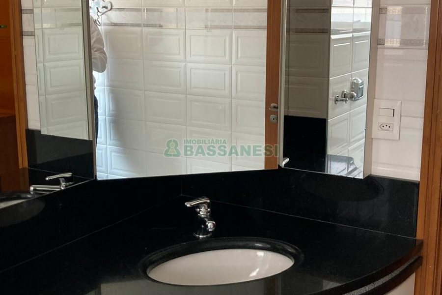 Apto Mobiliado com 141m², 3 dormitórios, 2 vagas, no bairro Panazzolo em Caxias do Sul para Alugar