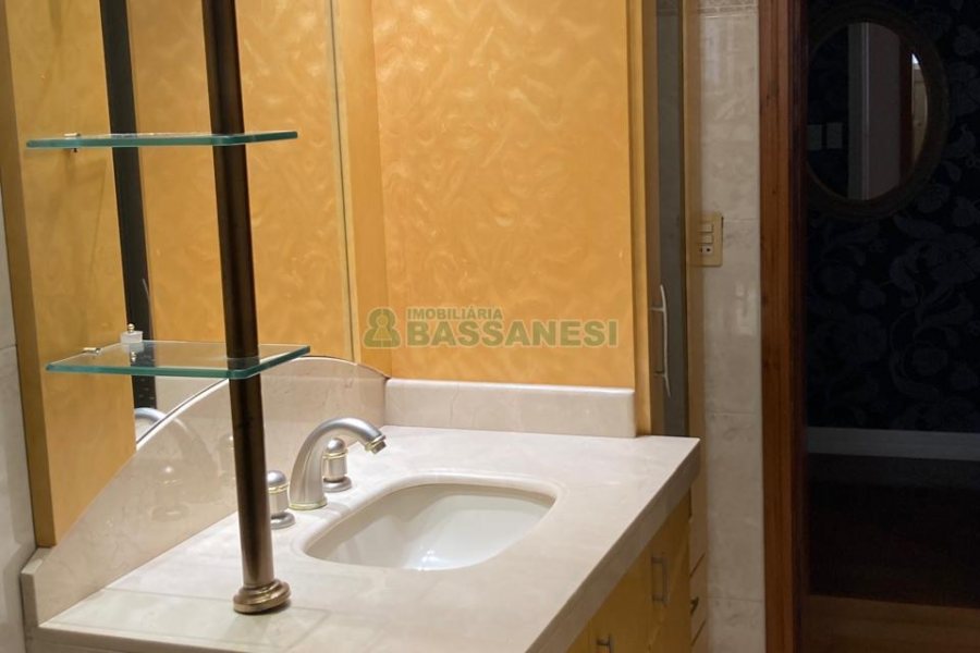 Apto Mobiliado com 141m², 3 dormitórios, 2 vagas, no bairro Panazzolo em Caxias do Sul para Alugar