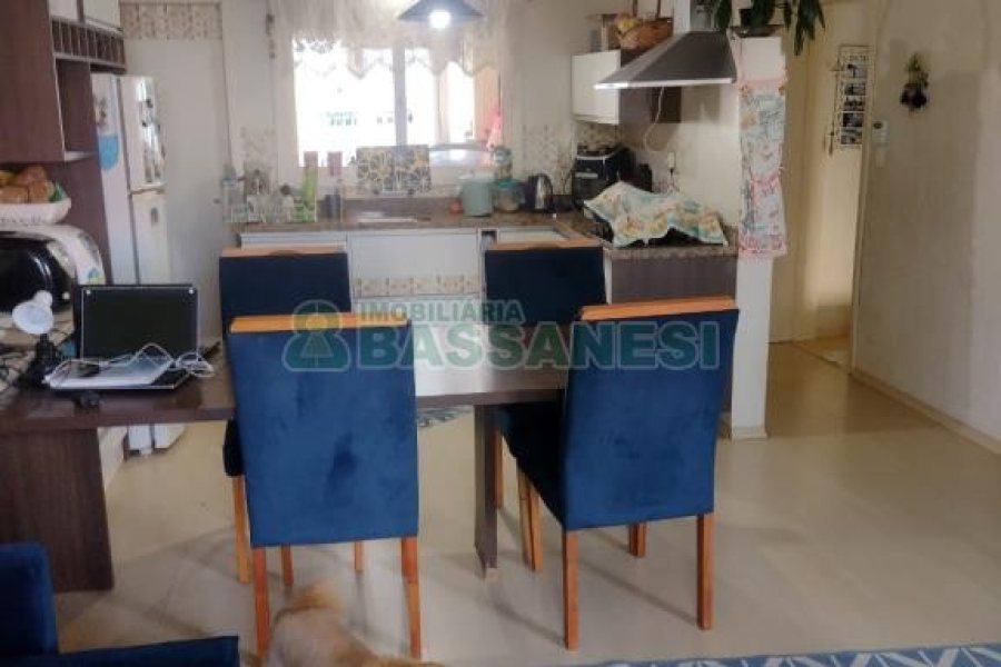 Casa com 242m², 5 dormitórios, 2 vagas, no bairro Charqueadas em Caxias do Sul para Comprar