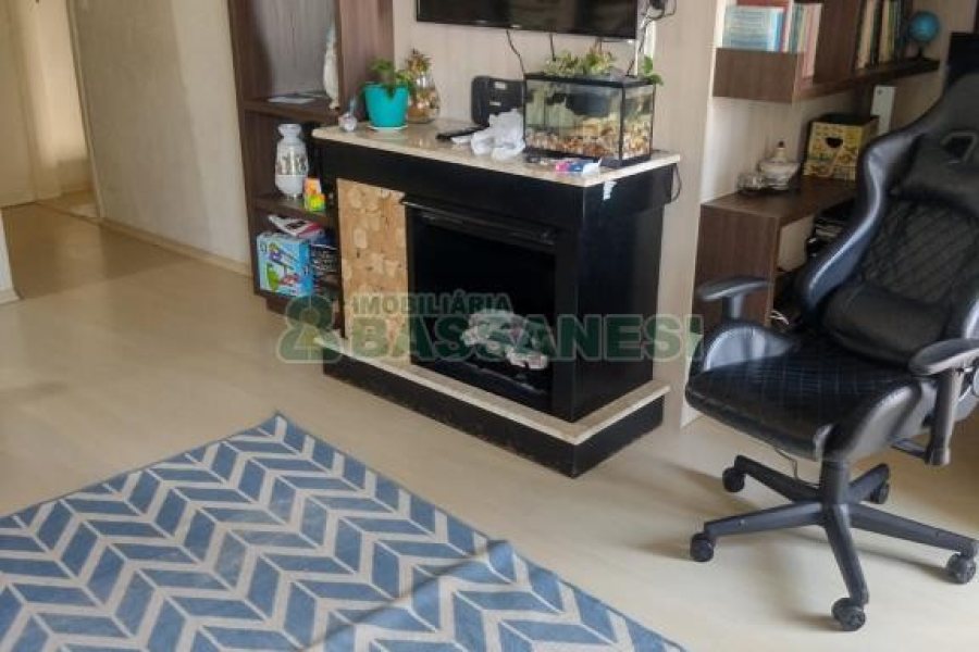 Casa com 242m², 5 dormitórios, 2 vagas, no bairro Charqueadas em Caxias do Sul para Comprar