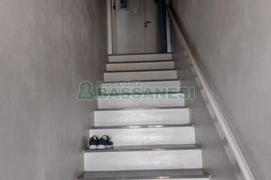 Casa com 242m², 5 dormitórios, 2 vagas, no bairro Charqueadas em Caxias do Sul para Comprar