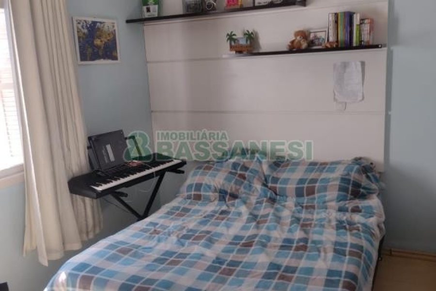 Casa com 242m², 5 dormitórios, 2 vagas, no bairro Charqueadas em Caxias do Sul para Comprar