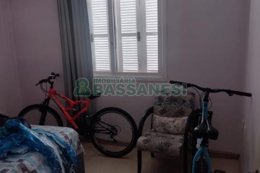 Casa com 242m², 5 dormitórios, 2 vagas, no bairro Charqueadas em Caxias do Sul para Comprar