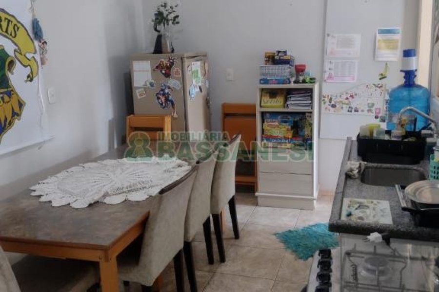 Casa com 242m², 5 dormitórios, 2 vagas, no bairro Charqueadas em Caxias do Sul para Comprar