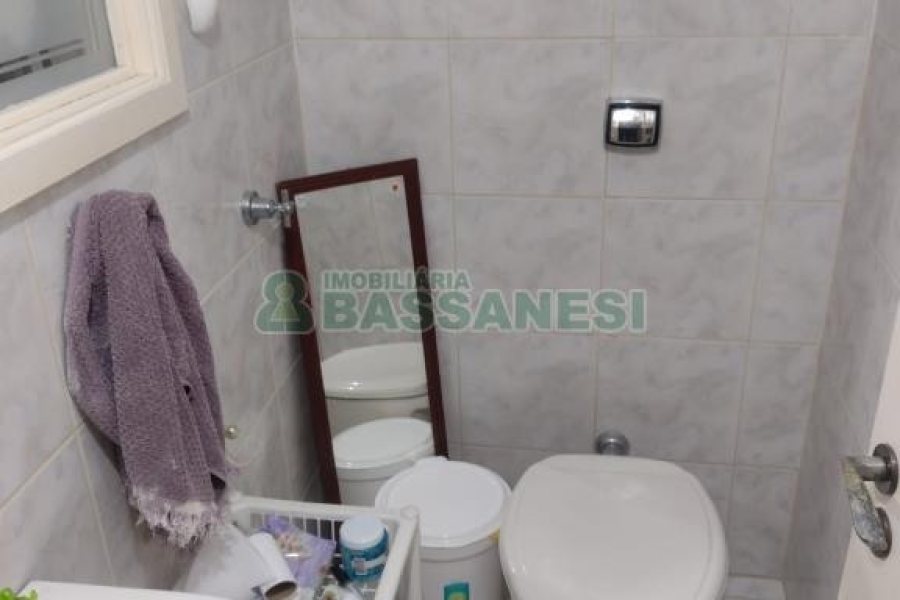Casa com 242m², 5 dormitórios, 2 vagas, no bairro Charqueadas em Caxias do Sul para Comprar