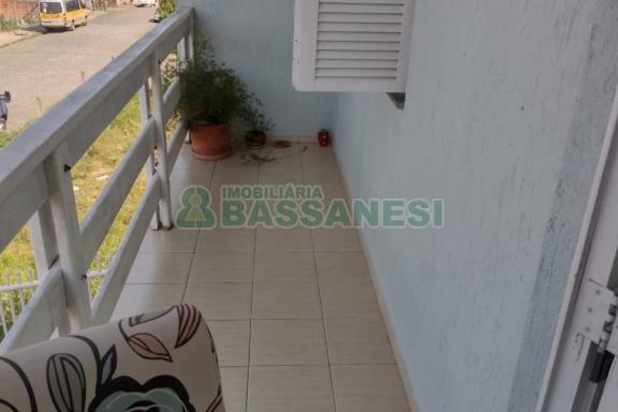 Casa com 242m², 5 dormitórios, 2 vagas, no bairro Charqueadas em Caxias do Sul para Comprar