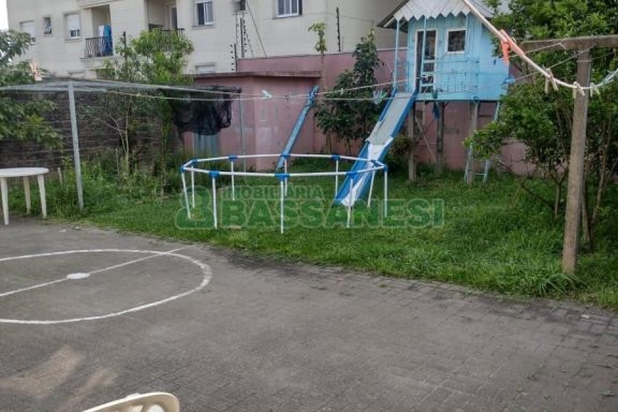 Casa com 242m², 5 dormitórios, 2 vagas, no bairro Charqueadas em Caxias do Sul para Comprar