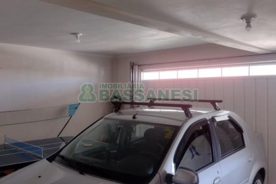 Casa com 242m², 5 dormitórios, 2 vagas, no bairro Charqueadas em Caxias do Sul para Comprar