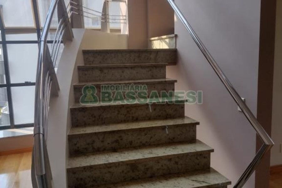 Apto/Cobertura com 423m², 3 dormitórios, 2 vagas, no bairro Medianeira em Caxias do Sul para Comprar