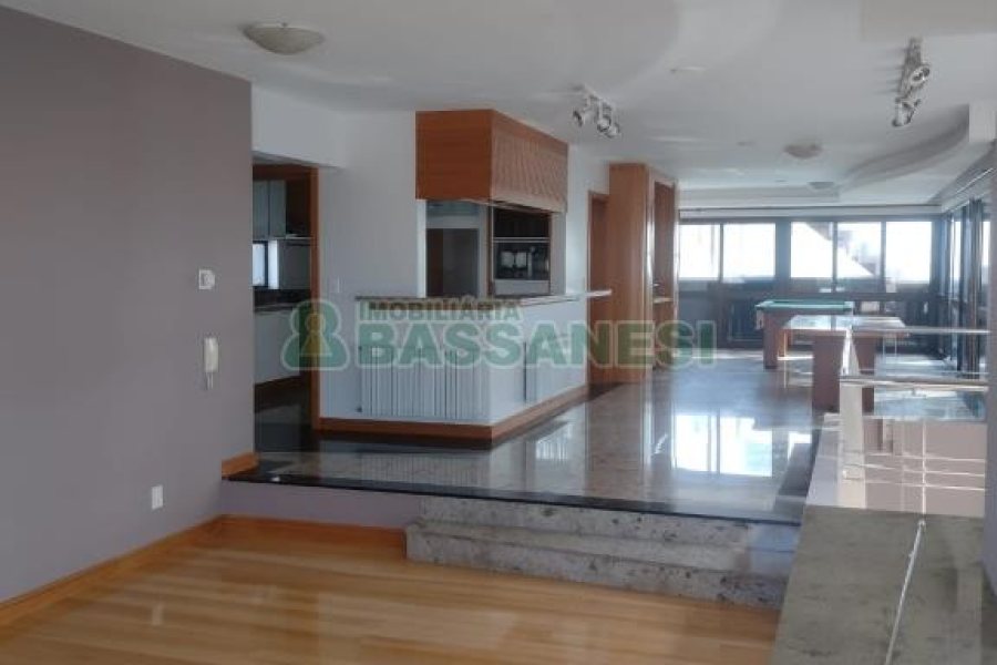 Apto/Cobertura com 423m², 3 dormitórios, 2 vagas, no bairro Medianeira em Caxias do Sul para Comprar