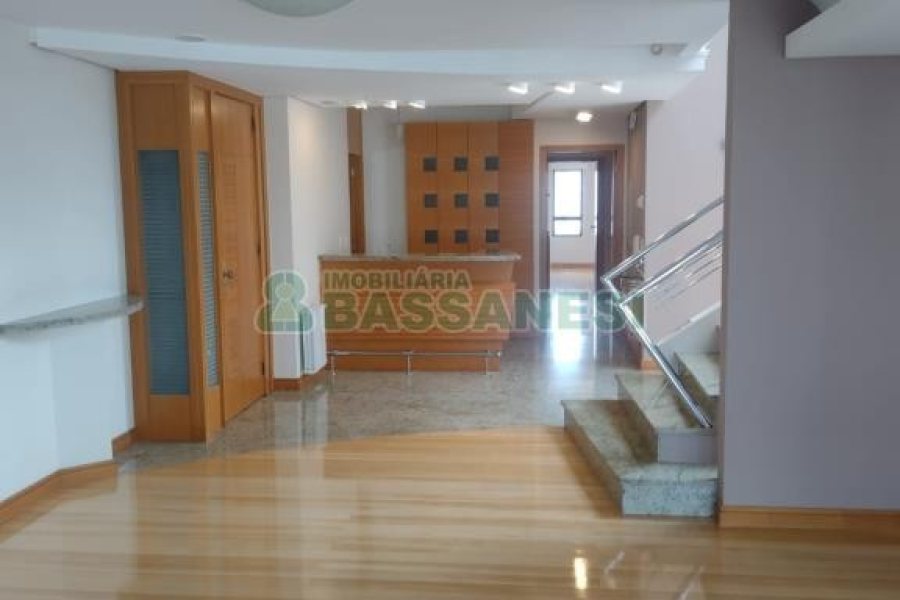 Apto/Cobertura com 423m², 3 dormitórios, 2 vagas, no bairro Medianeira em Caxias do Sul para Comprar