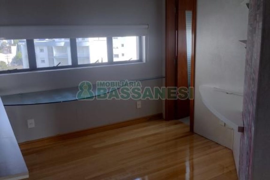 Apto/Cobertura com 423m², 3 dormitórios, 2 vagas, no bairro Medianeira em Caxias do Sul para Comprar