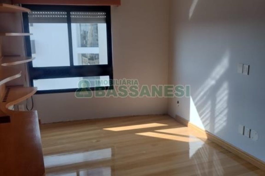 Apto/Cobertura com 423m², 3 dormitórios, 2 vagas, no bairro Medianeira em Caxias do Sul para Comprar