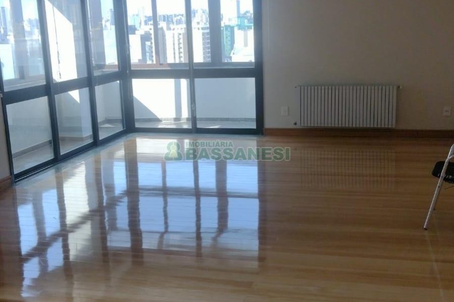 Apto/Cobertura com 423m², 3 dormitórios, 2 vagas, no bairro Medianeira em Caxias do Sul para Comprar