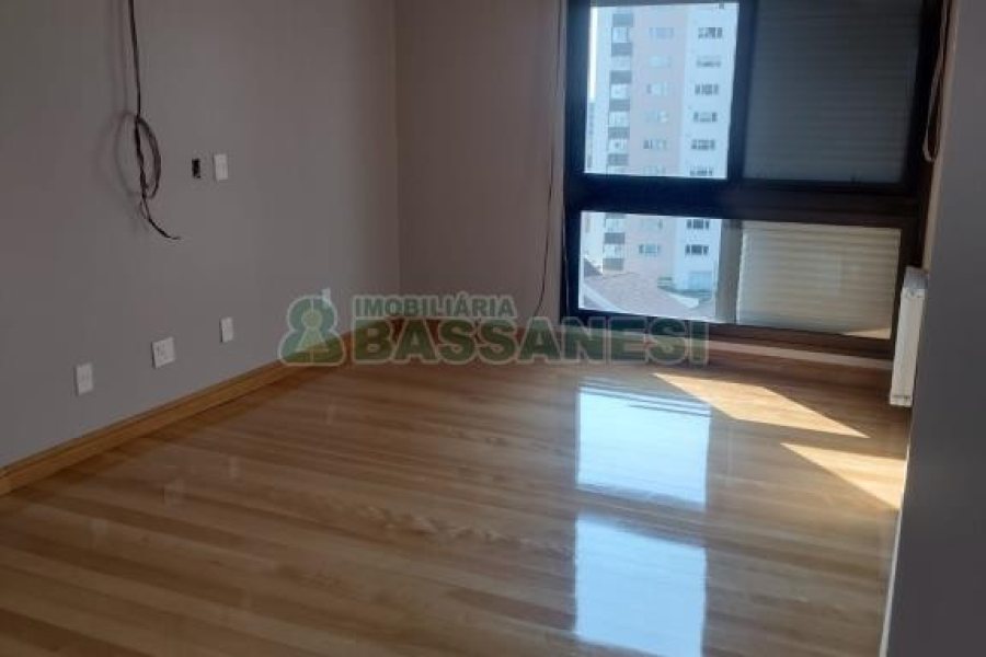 Apto/Cobertura com 423m², 3 dormitórios, 2 vagas, no bairro Medianeira em Caxias do Sul para Comprar