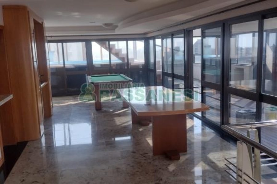 Apto/Cobertura com 423m², 3 dormitórios, 2 vagas, no bairro Medianeira em Caxias do Sul para Comprar