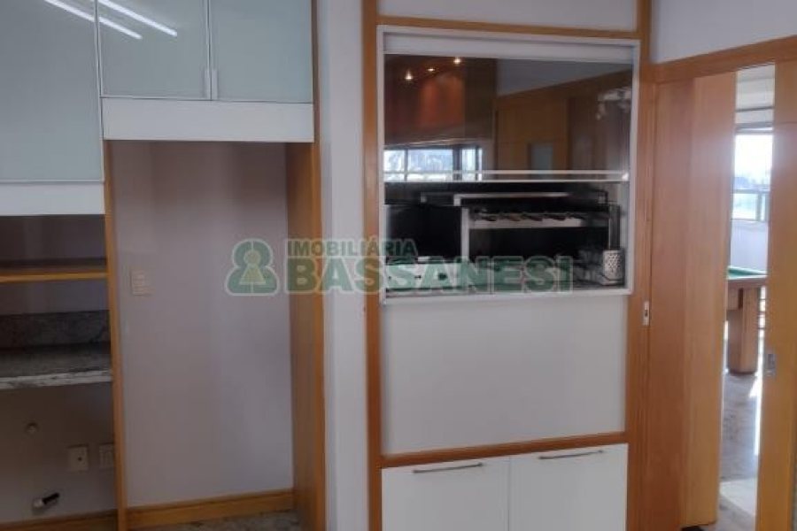 Apto/Cobertura com 423m², 3 dormitórios, 2 vagas, no bairro Medianeira em Caxias do Sul para Comprar