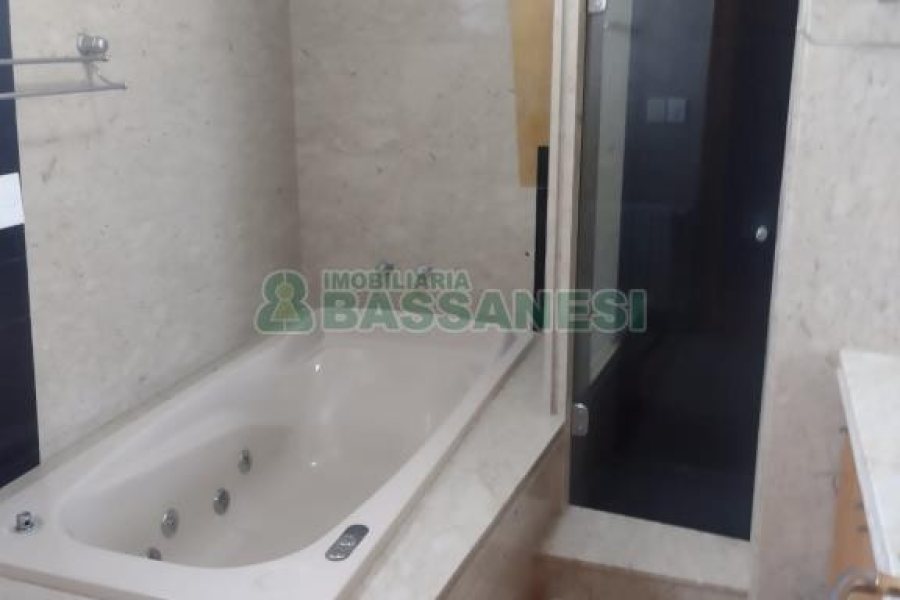 Apto/Cobertura com 423m², 3 dormitórios, 2 vagas, no bairro Medianeira em Caxias do Sul para Comprar