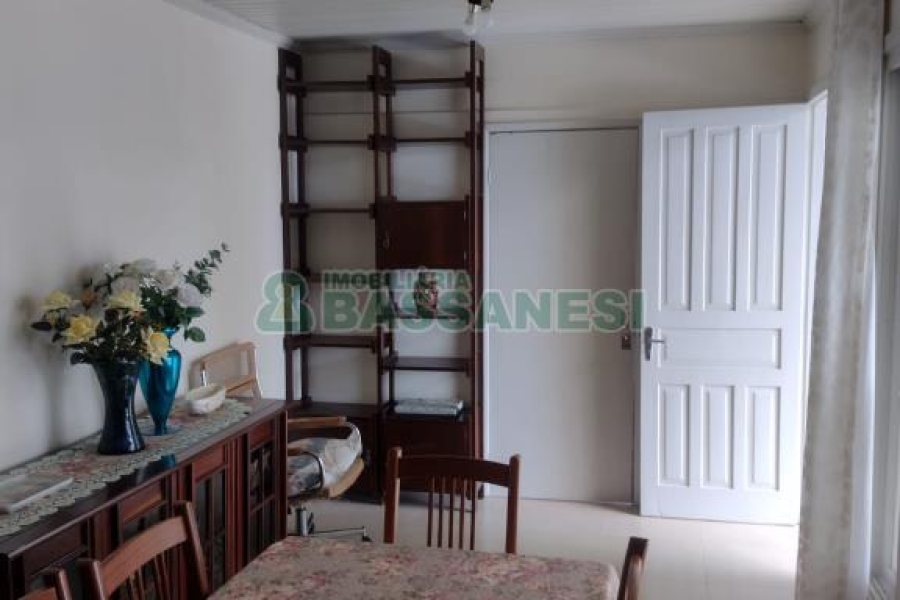 Casa com 154m², 3 dormitórios, 2 vagas, no bairro Cinqüentenário em Caxias do Sul para Comprar