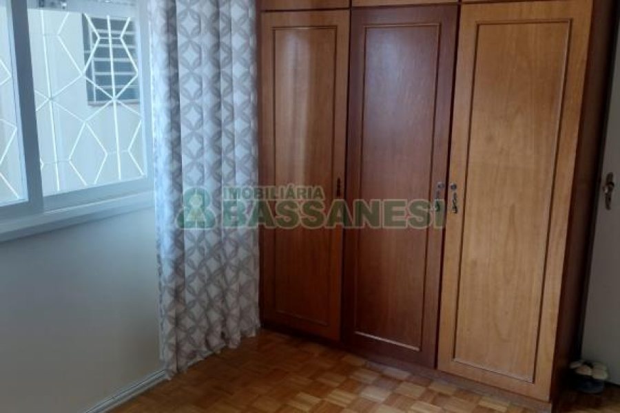 Casa com 154m², 3 dormitórios, 2 vagas, no bairro Cinqüentenário em Caxias do Sul para Comprar