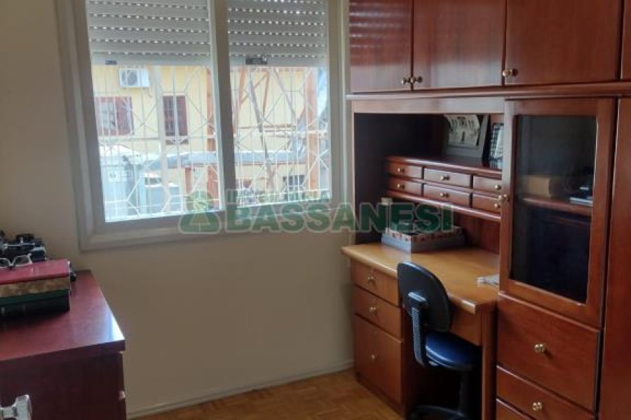 Casa com 154m², 3 dormitórios, 2 vagas, no bairro Cinqüentenário em Caxias do Sul para Comprar