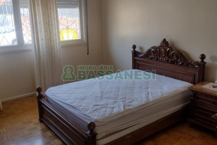 Casa com 154m², 3 dormitórios, 2 vagas, no bairro Cinqüentenário em Caxias do Sul para Comprar