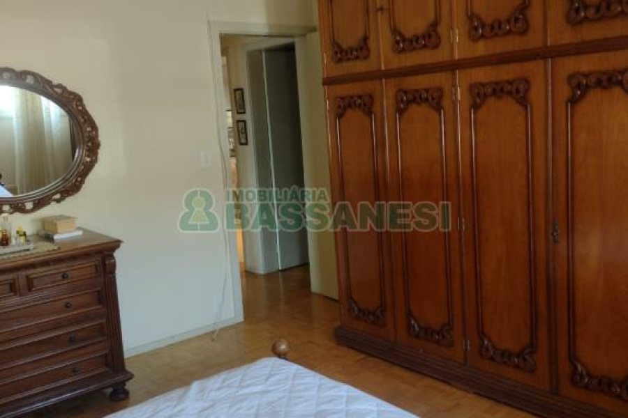 Casa com 154m², 3 dormitórios, 2 vagas, no bairro Cinqüentenário em Caxias do Sul para Comprar