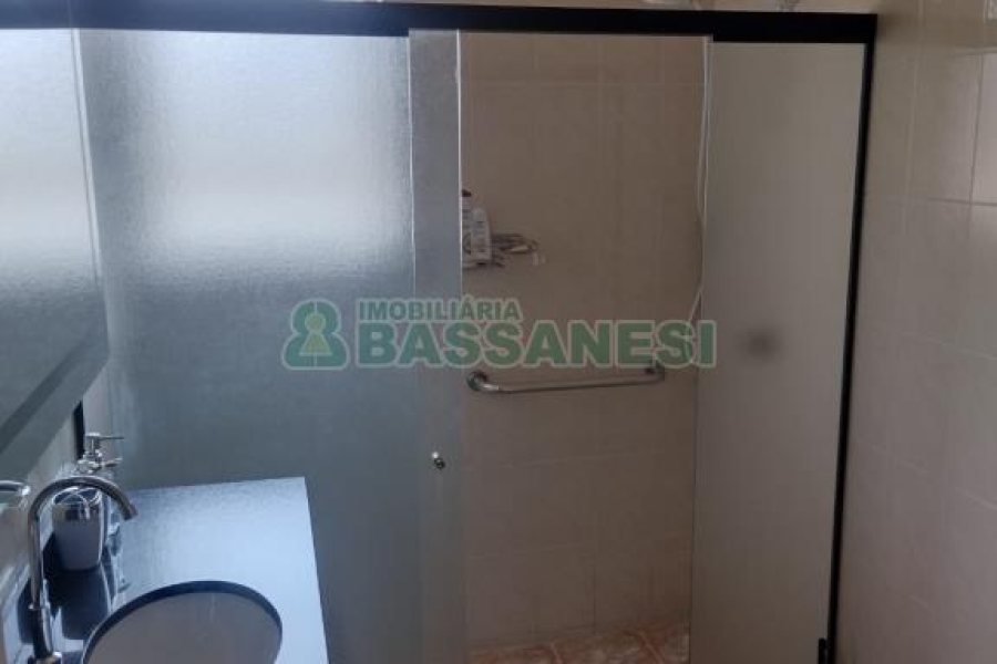 Casa com 154m², 3 dormitórios, 2 vagas, no bairro Cinqüentenário em Caxias do Sul para Comprar