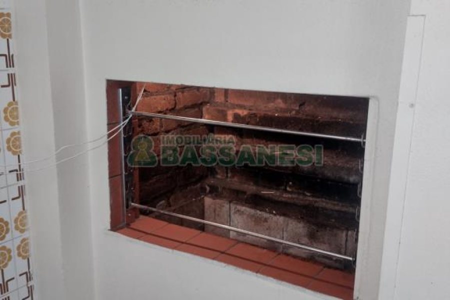 Casa com 154m², 3 dormitórios, 2 vagas, no bairro Cinqüentenário em Caxias do Sul para Comprar