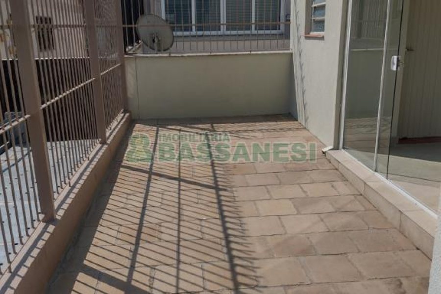 Casa com 154m², 3 dormitórios, 2 vagas, no bairro Cinqüentenário em Caxias do Sul para Comprar